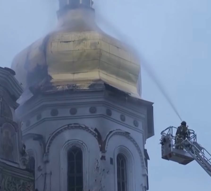 Doamne, ai milă! A luat FOC Catedrala Adormirii Maicii Domnului din…