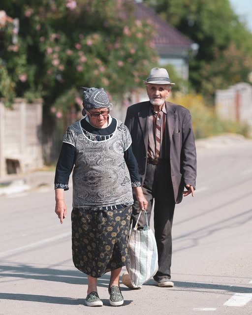 Data la care vor fi virate pensiile pe card în august. Banii livrați prin Poșta Română ar putea să ajungă cu o mică întârziere
