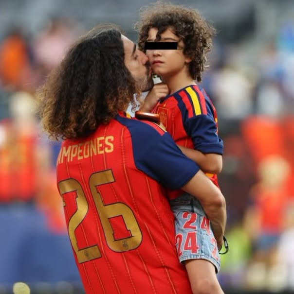 Din păcate, e adevărat! Fiul lui Marc Cucurella… Vezi mai mult
