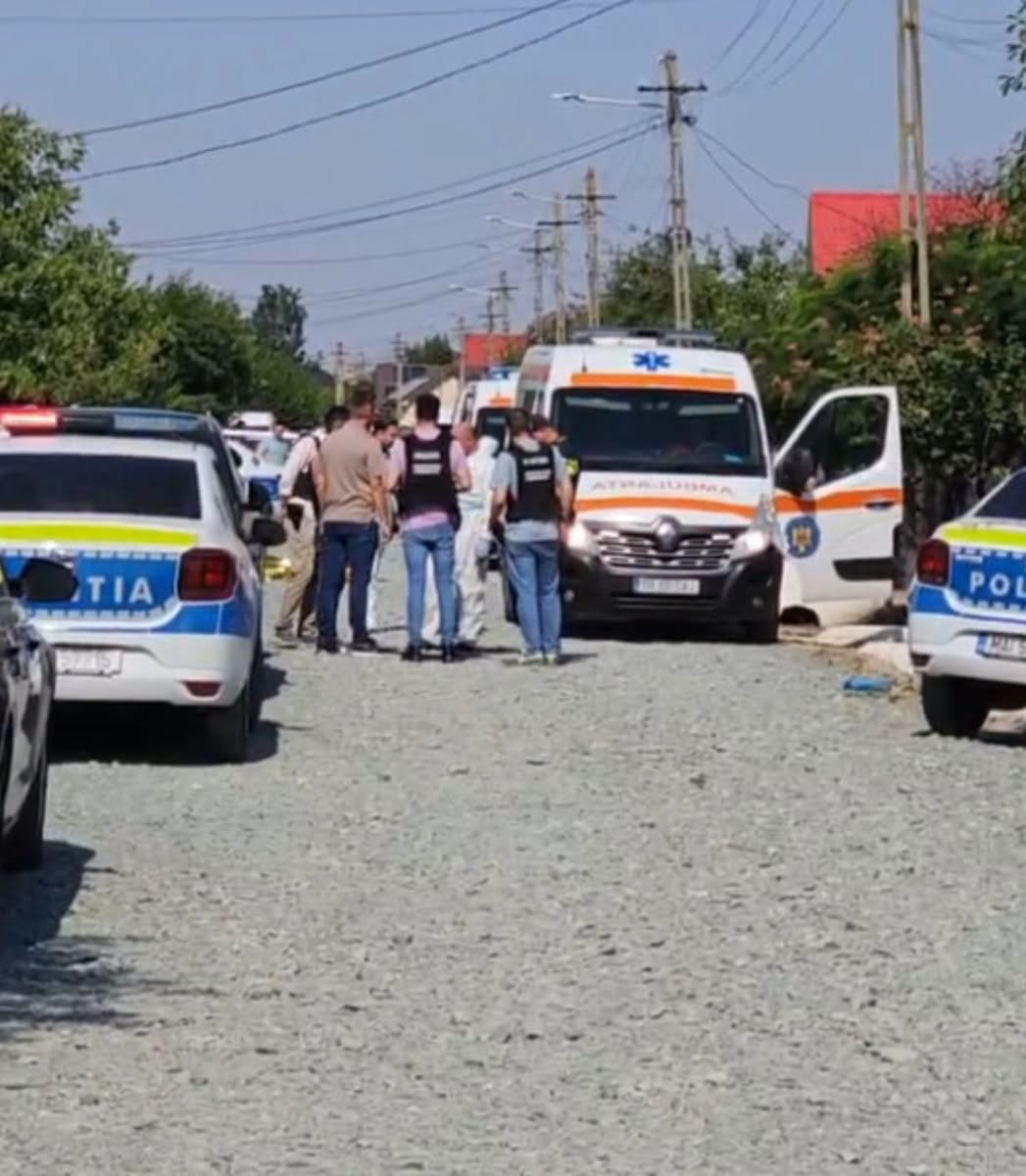 Copil de un an și două luni, acroșat de o mașină în Galați. Medicii au încercat peste o oră să îi salveze viața