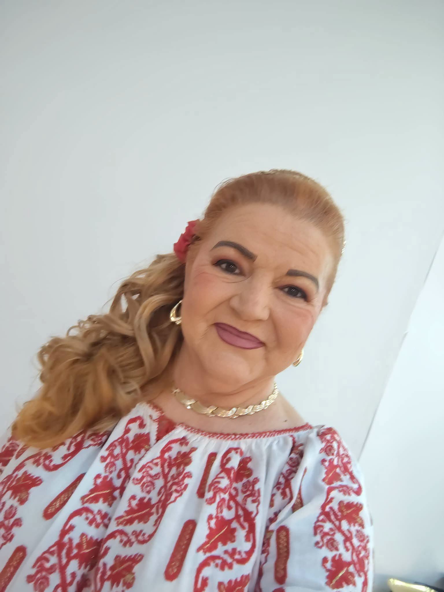 Cine este Maria Cârneci? Biografie: vârstă, carieră, familie. Vezi cum arăta artista în tinerețe