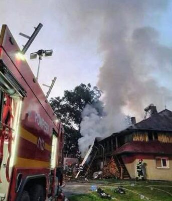 Foc violent la Mănăstirea Bisericani din Neamț! Un bărbat a fost găsit carbonizat