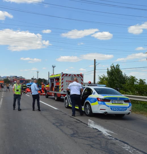 Accident cumplit pe DN2B, în Brăila. Doi soți au murit, iar o femeie și trei copii au fost răniți